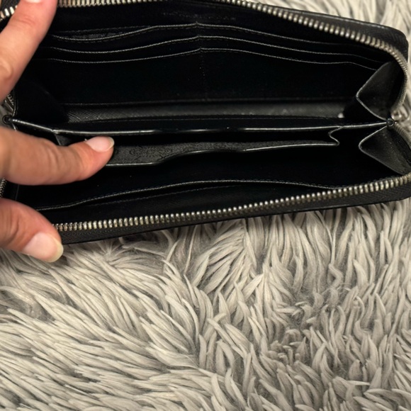 Micheal Kors wristlet - Picture 3 of 3